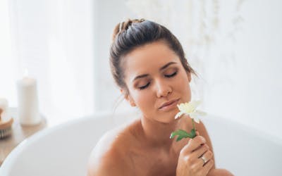 ¿Qué es la piedra de alumbre? Conoce todo lo que debes saber de este cosmético natural.