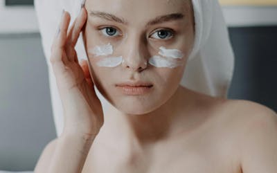 Diferencia entre Crema y Sérum: Para Qué Sirven y Cómo Usarlos