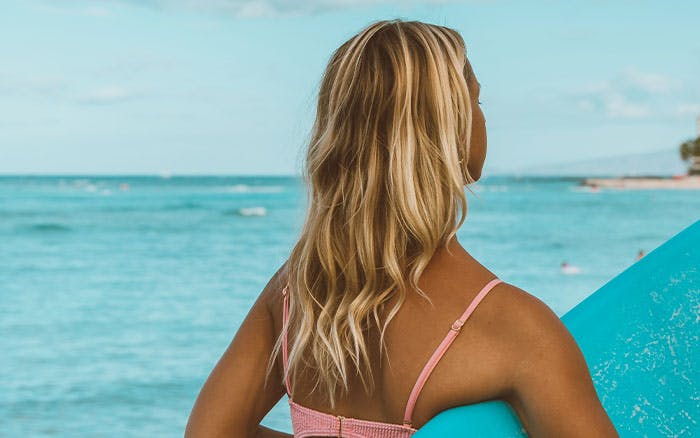 Peinados despeinados y playa ¡Descubre la combinación perfecta del verano 2023!